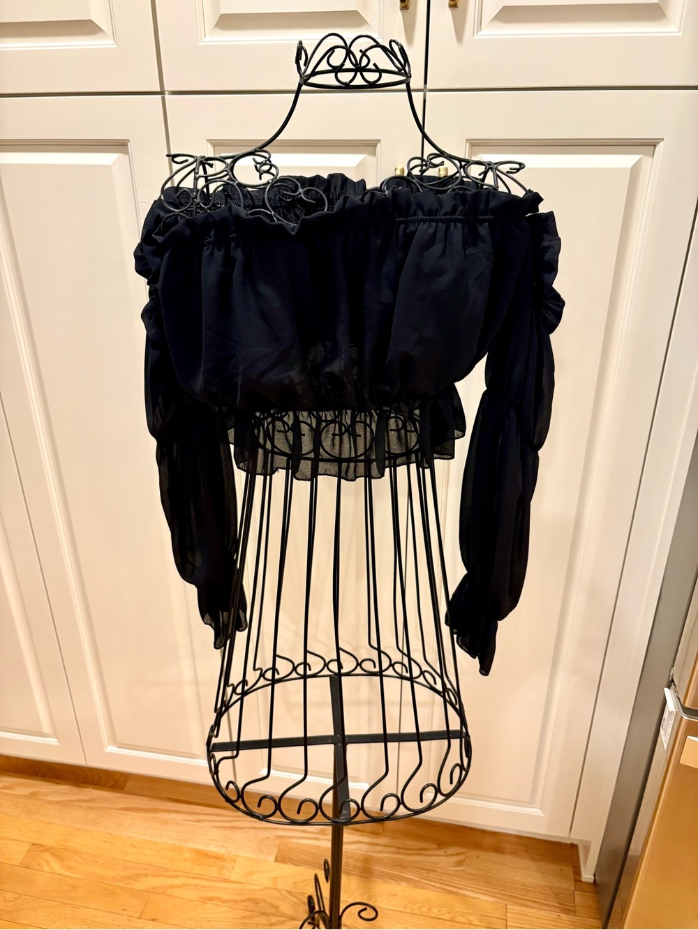 PrettyLittleThing Black Off-Shoulder Balloon Sleeve Crop Top - Ruffled Hem